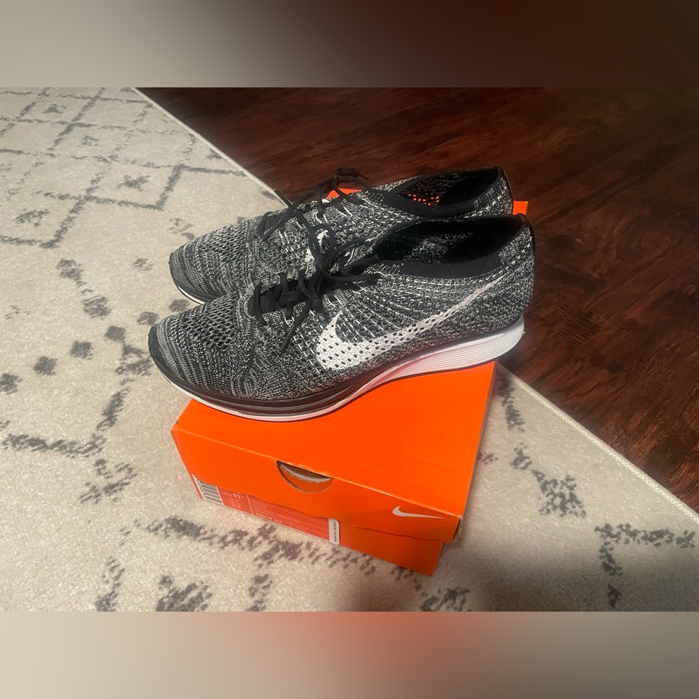 Men’s Flyknit Racer Sneaker